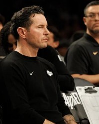 开云游戏平台-雷迪克发布会拒不背锅！不满球队投篮，仍自信防守，八村下场复出